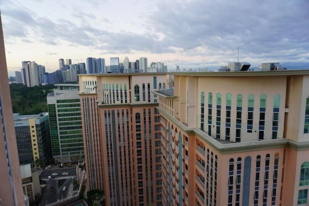 Premium Executive Suite At Venice Luxury Residences Manila Exterior photo