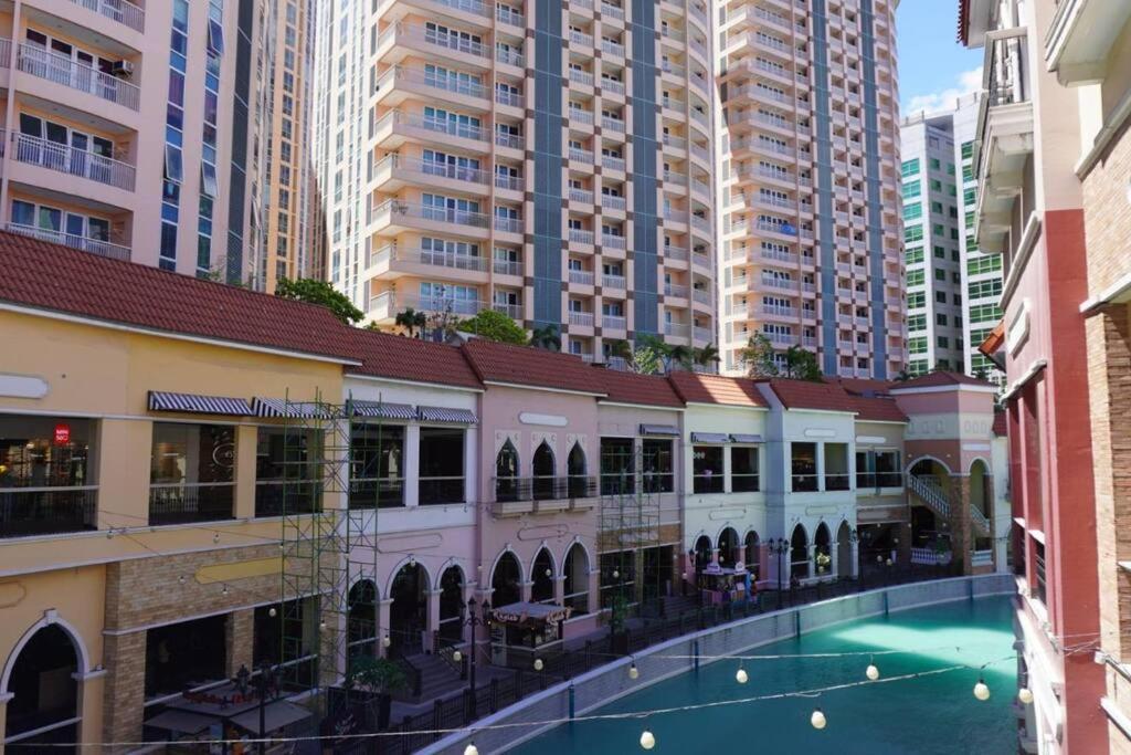 Premium Executive Suite At Venice Luxury Residences Manila Exterior photo